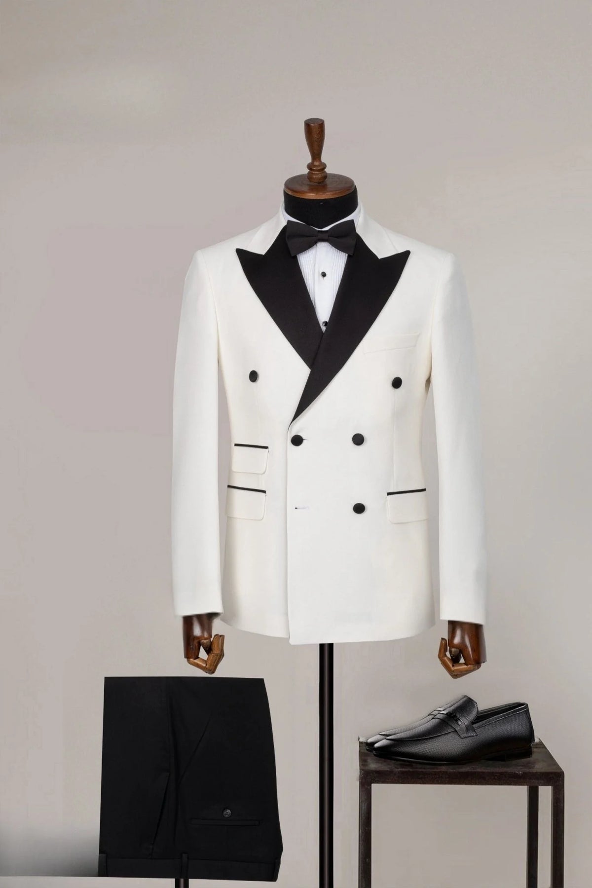 Men’s Vintage Hollywood WHITE/BLACK Double-Breasted Tuxedo – Black Peak Lapel Wedding and Formal Suit