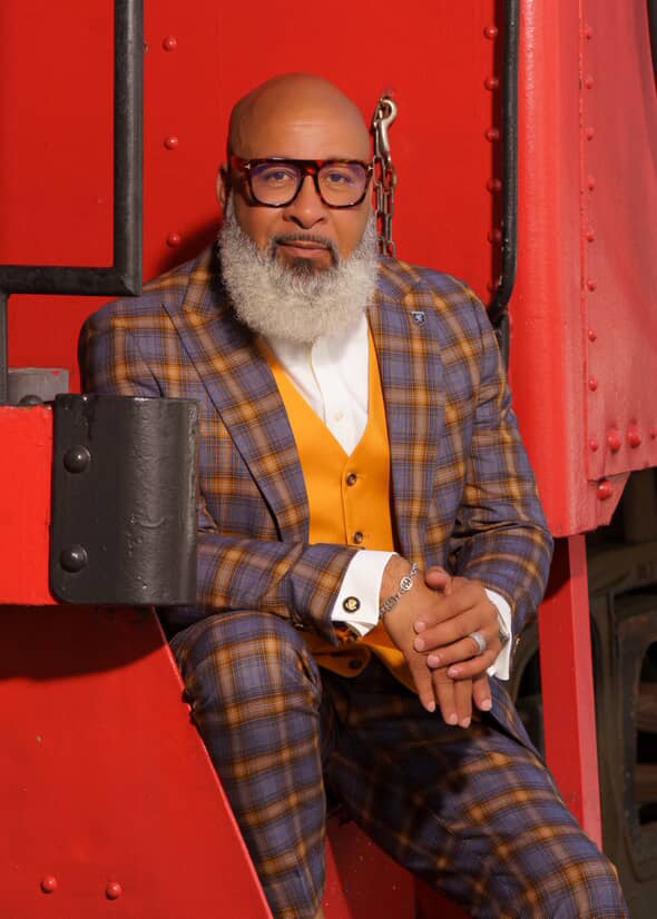 Men's Stacy Adams Bold Windowpane Plaid Print Vested Suit in Grey & Gold - Image 7