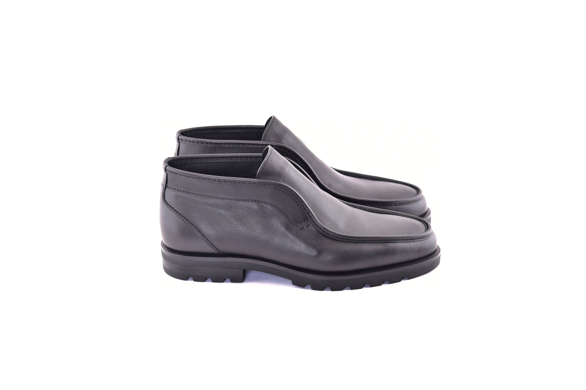 C185-7520 Shearling Lined Chukka Boot-Black - Image 2