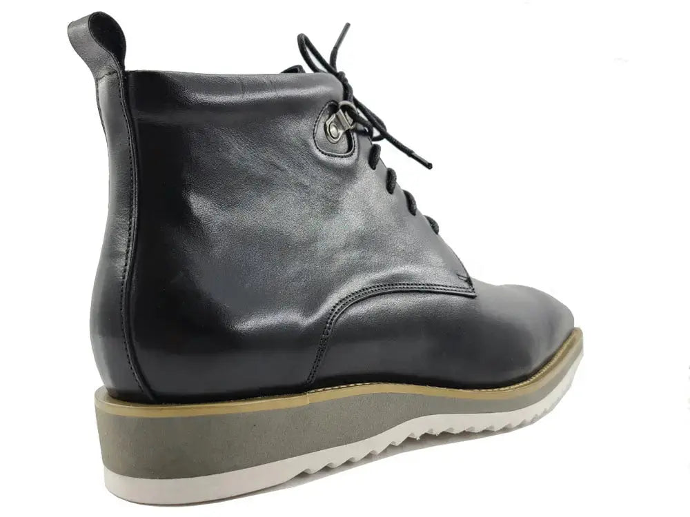Carrucci Burnished Calfskin Lace-Up Boots - Rich Leather Elegance