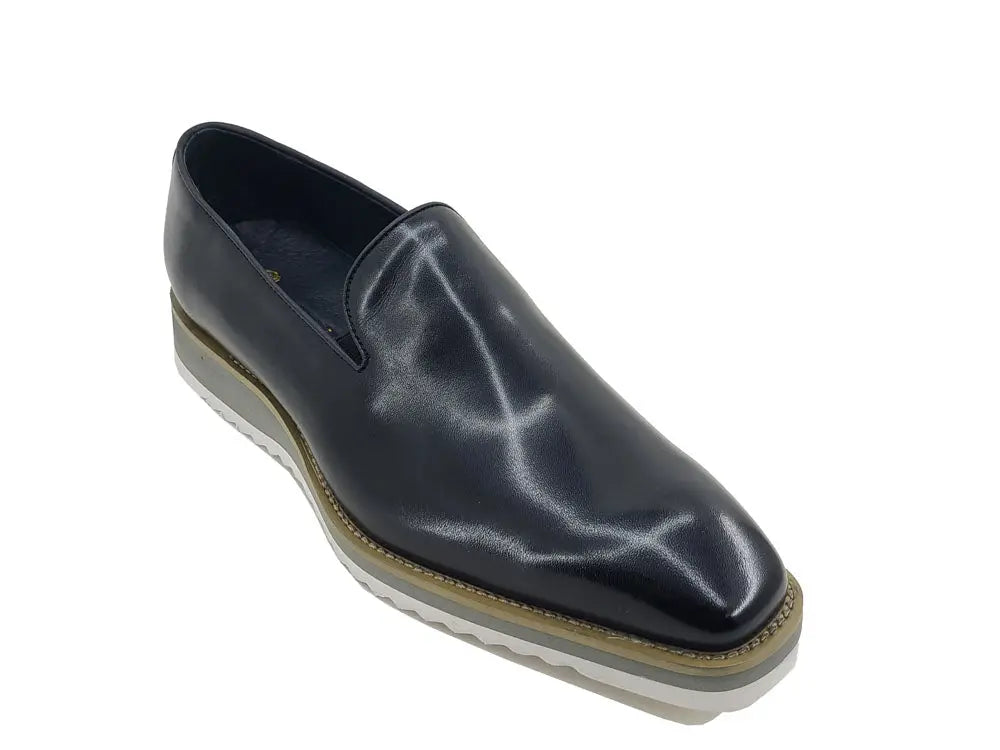Carrucci Burnished Leather Wholecut Loafer - Lightweight Sole