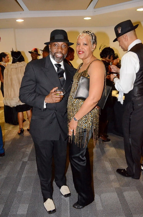 Harlem Night Movie Clothing Outfit - 1920s Costume Party Mens Suit + Hat Shirt and Tie