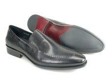 Carrucci Textured Leather Loafer in Black & Coffee
