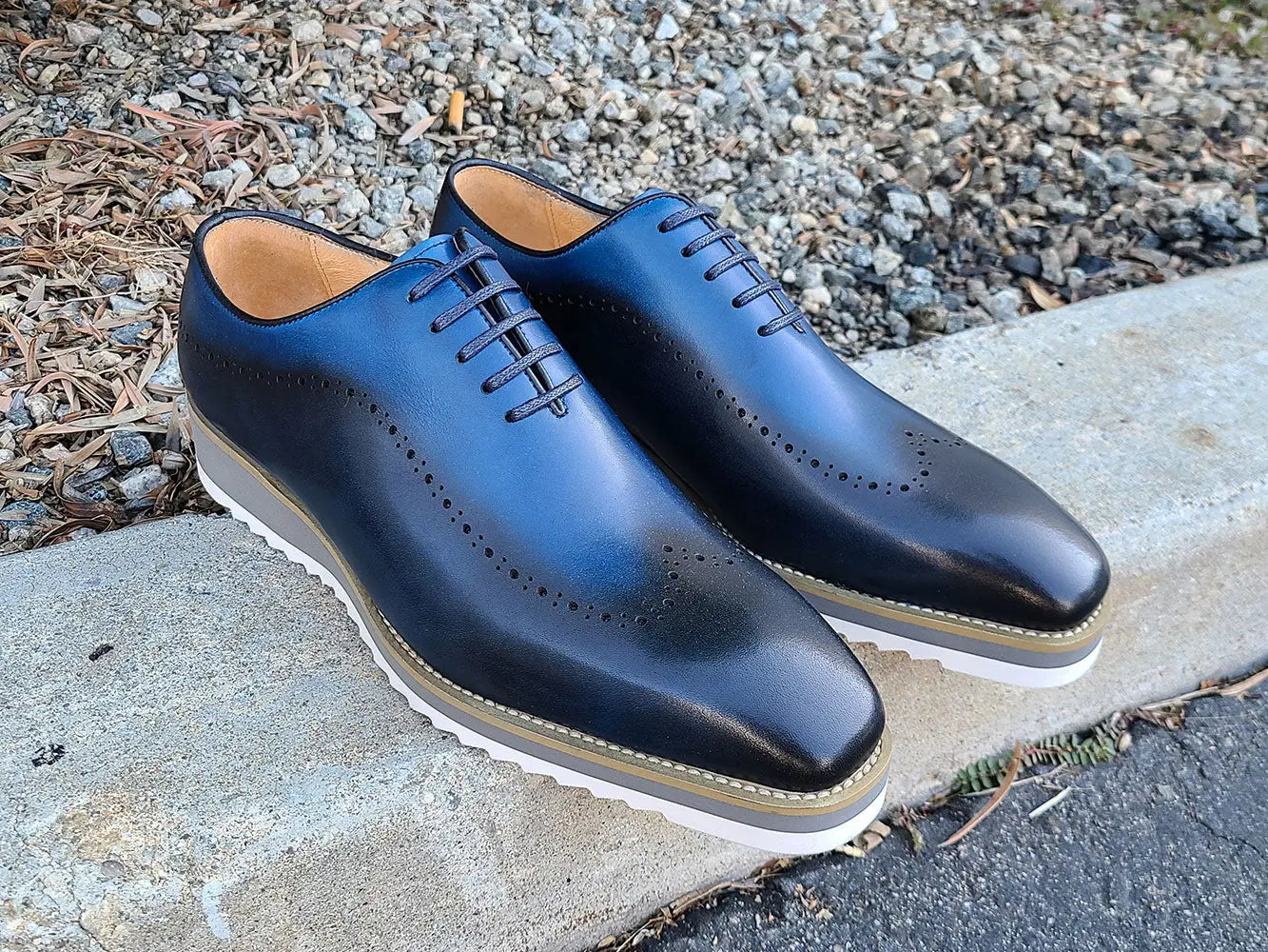 Carrucci Two Tone Oxford With Lightweight Sole