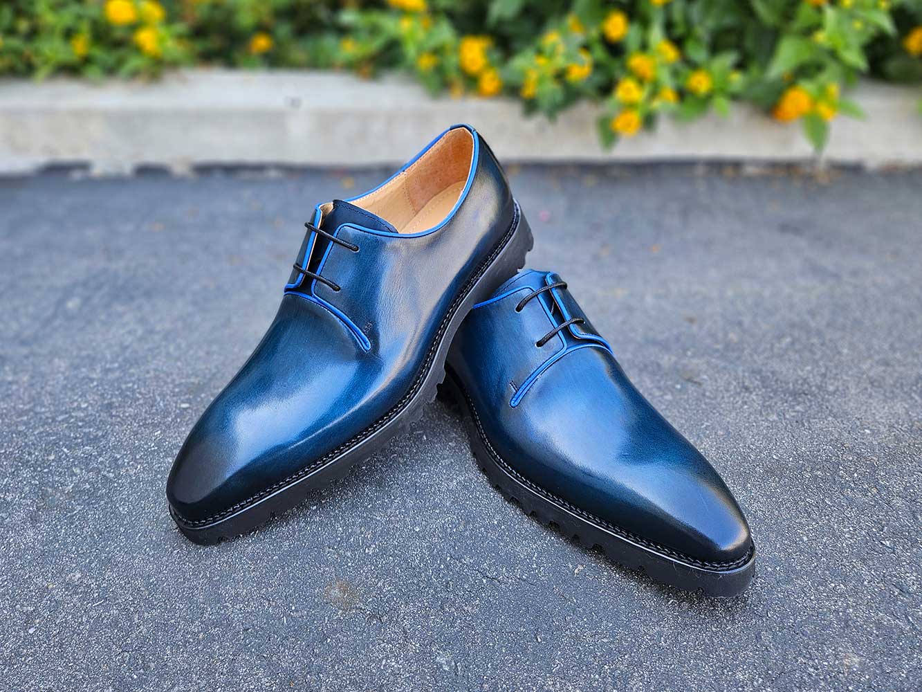 Carrucci Whole Cut Derby With Lug Sole