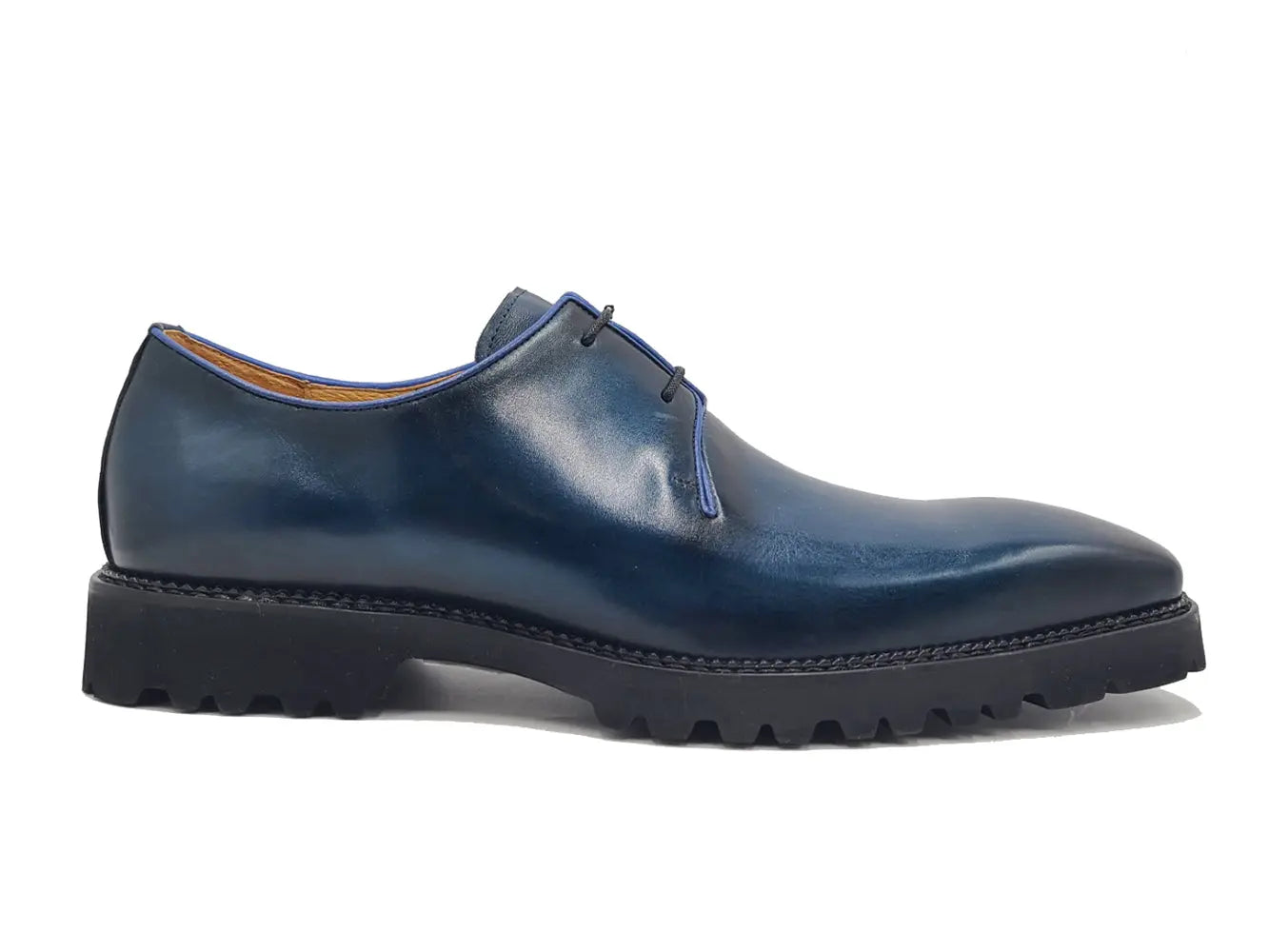 Carrucci Whole Cut Derby With Lug Sole
