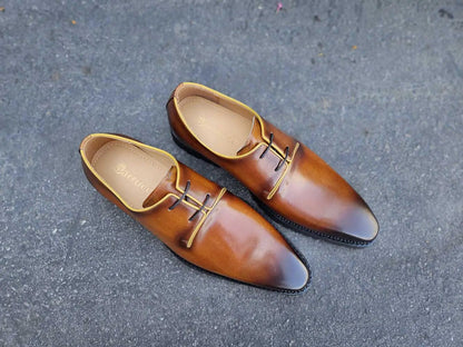 Carrucci Whole Cut Derby With Lug Sole
