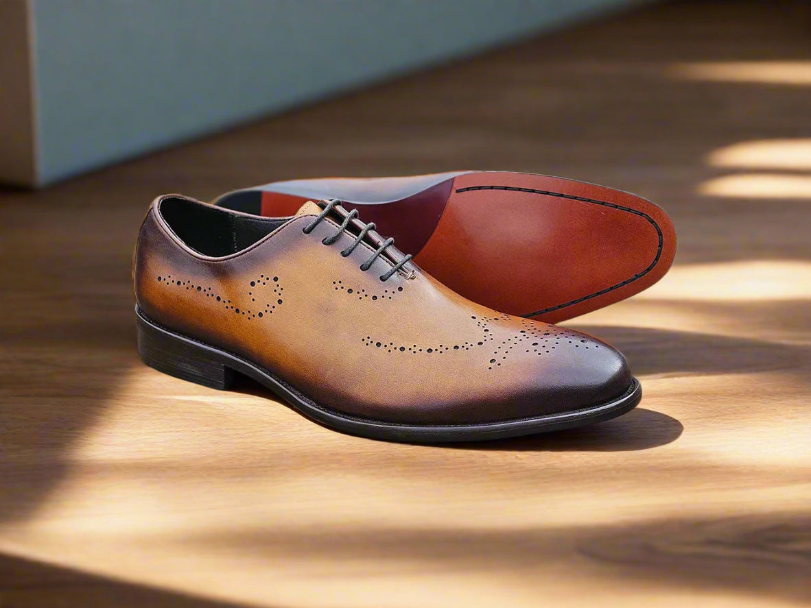 Carrucci Whole Cut Oxford with Medallions