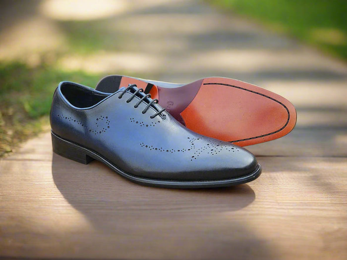 Carrucci Whole Cut Oxford with Medallions
