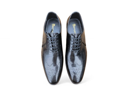 Carrucci Whole Cut Oxford with Medallions
