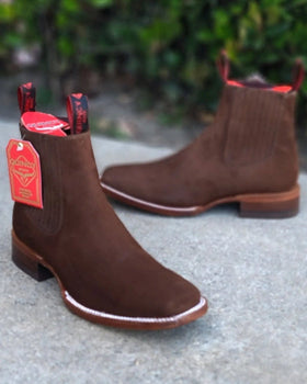 Botin Charro Quincy de Gamuza con Punta Cuadrada - Image 3