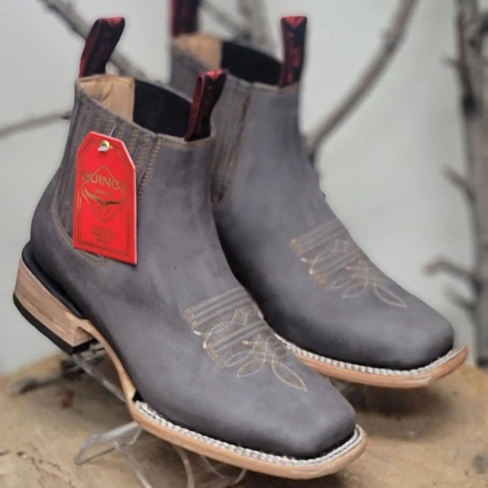 Botin Charro Quincy de Gamuza (Nobuck) con Punta Cuadrada Gris