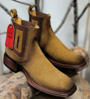 Botin Charro Quincy de Gamuza con Punta Cuadrada - Image 2