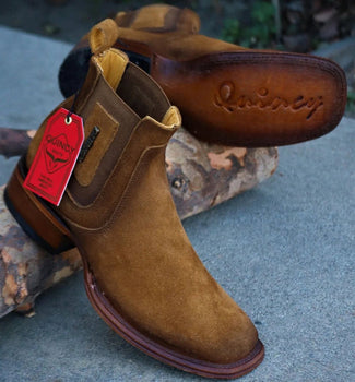 Botin Charro Quincy de Gamuza con Punta Cuadrada - Image 3