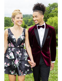 Men's  One Chest Pocket Peak Lapel Burgundy Tuxedo