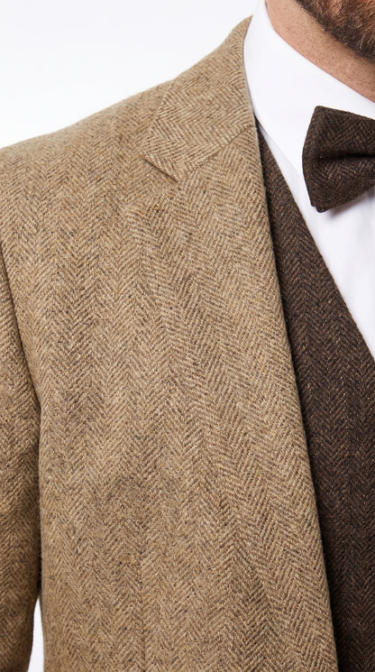 Men’s Great Gatsby Tobey Maguire Inspired Tan Suit with Brown Vest, 1920s Costume Outfit