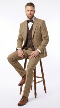 Men’s Great Gatsby Tobey Maguire Inspired Tan Suit with Brown Vest, 1920s Costume Outfit