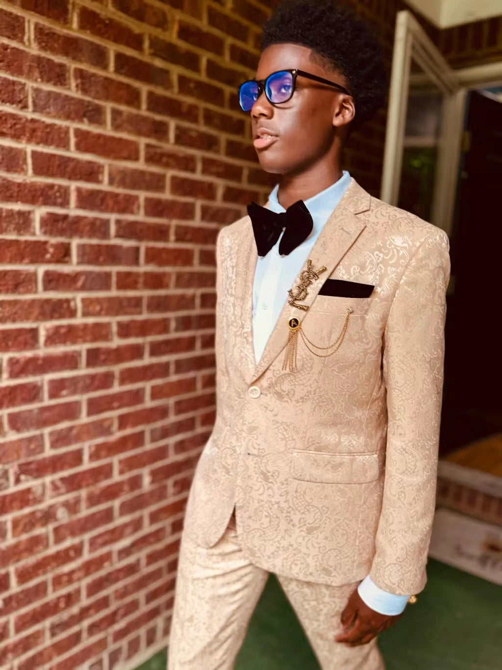 Men’s Champagne Gold Paisley Prom Tuxedo, Formal Dinner Suit for Prom, Weddings, Parties in Tan Color