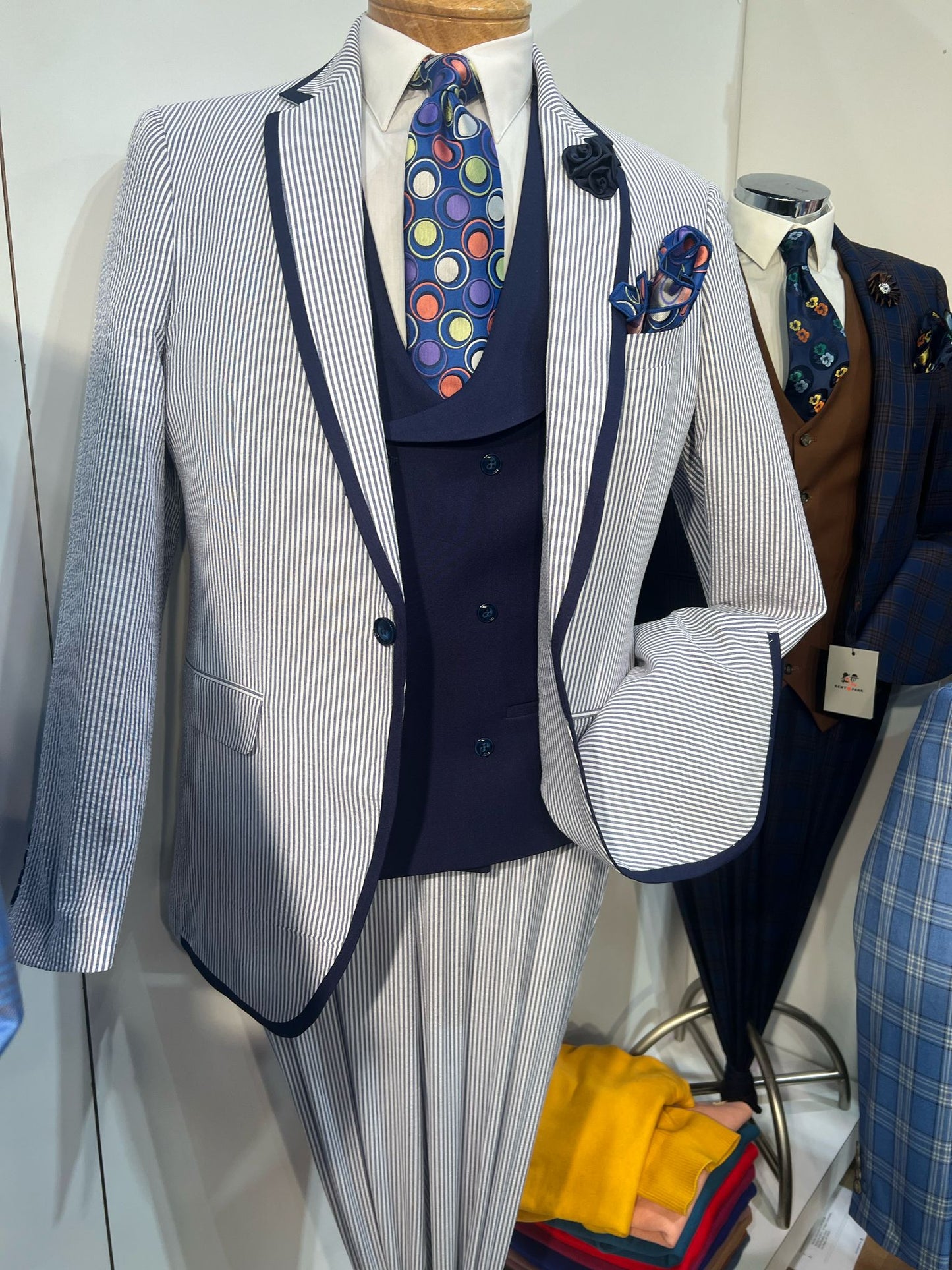 Men's White and Navy Pinstripe Suit with Contrast Trim – 3-Piece Seersucker Style Set for Weddings and Summer Events - Image 6